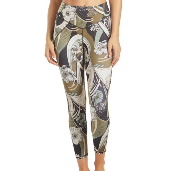 Free People FP Movement Wave Crush Yoga Leggings Floral Size Medium Athleisure - Picture 2 of 10